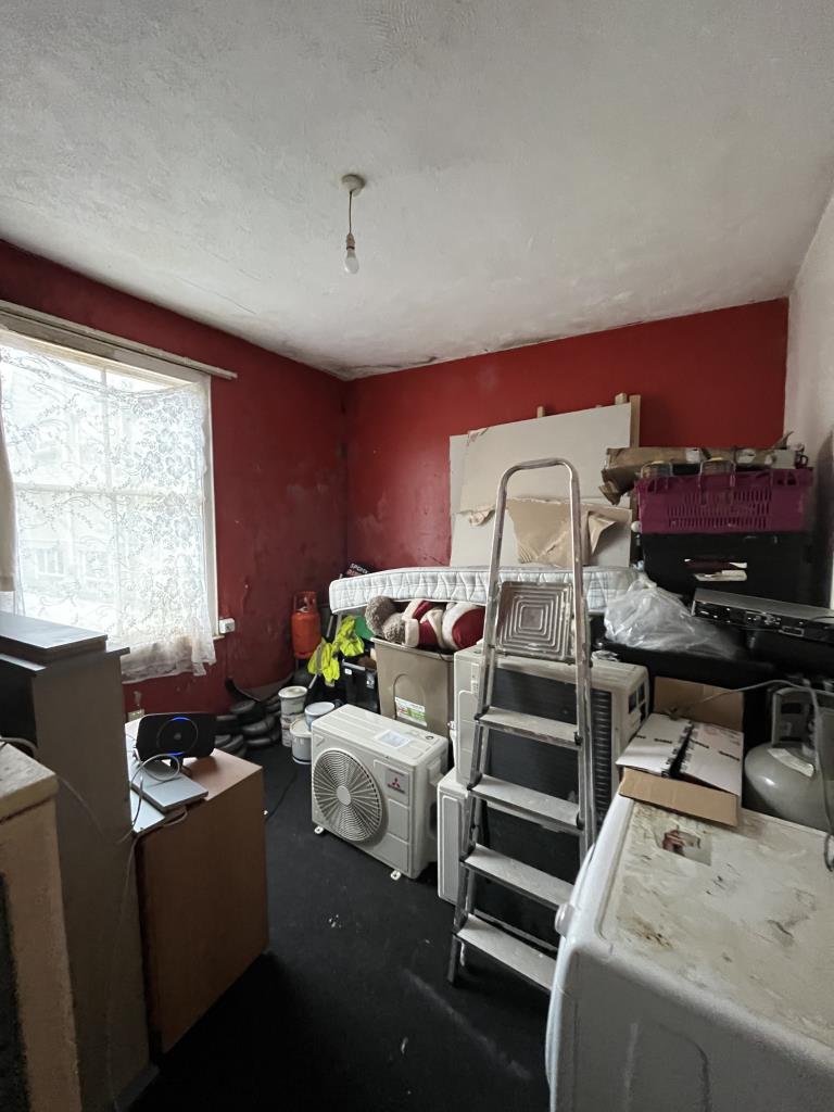 Lot: 30 - MIXED USE INVESTMENT IN TOWN CENTRE - Bedroom in flat currently being used for storage, photograph provided to the auctioneers.